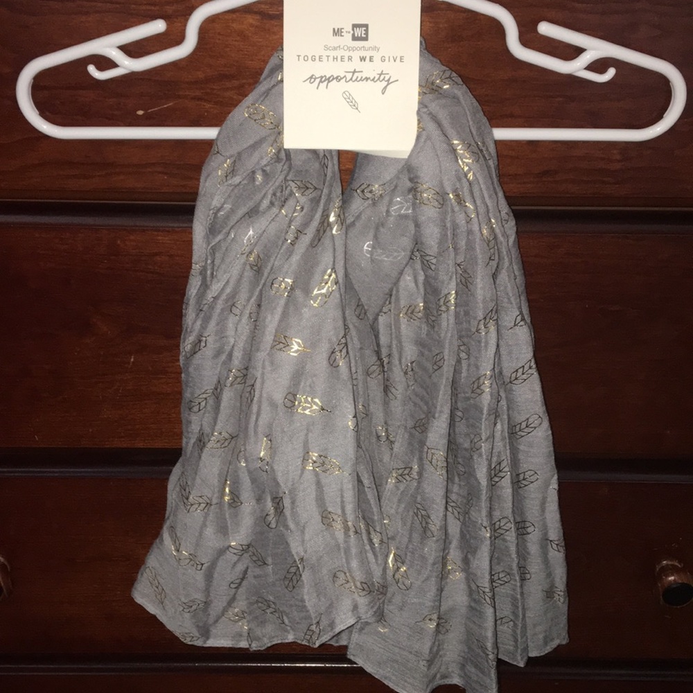 BRAND NEW patterned scarf